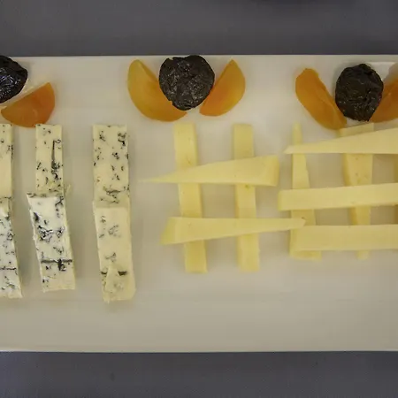 Asteria فندق تولو